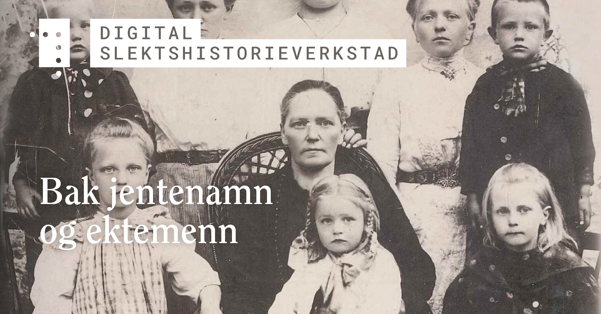 Enkja Jørgine Fossen frå Nesbyen saman med åtte av dei tretten barna sine.