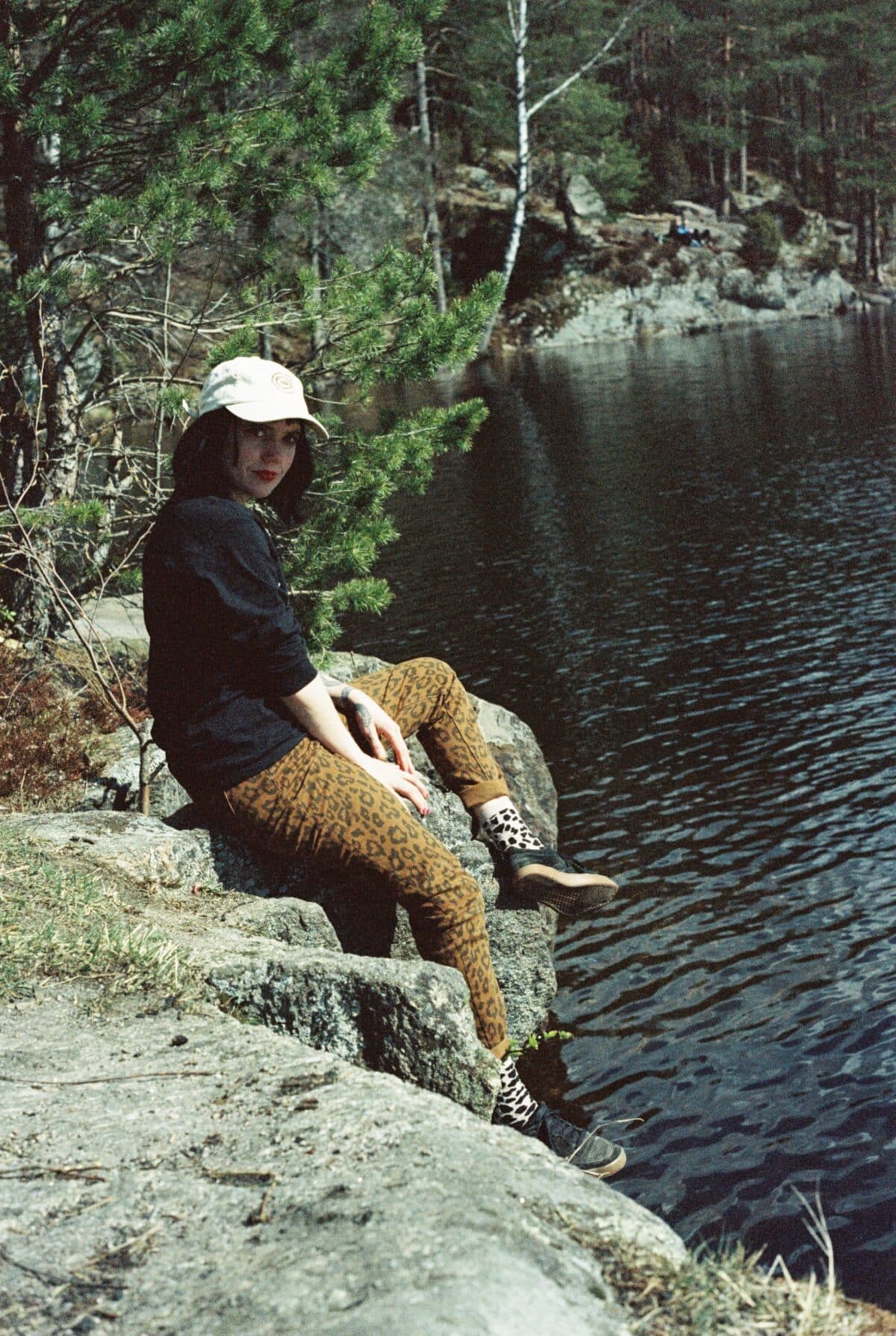 Dåra fra kollektivet Femme Brutal kommer! Festival strikking broderi veving