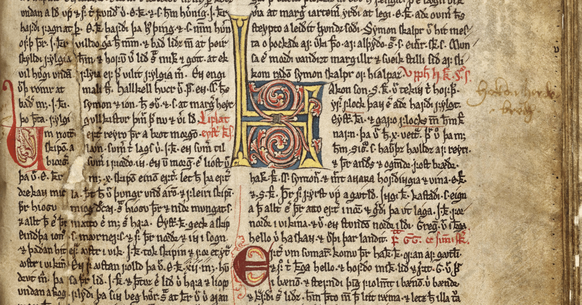 Et fotografi av en utsmykket, gulnet papirside fra det islandske manuskriptet Fríssbok fra 1300-tallet.