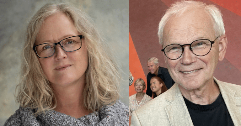 Portrettfoto av en kvinne på den ene siden med briller, lyst hår og lys bakgrunn. På andre siden en eldre mann med briller og smiler på rød bakgrunn.