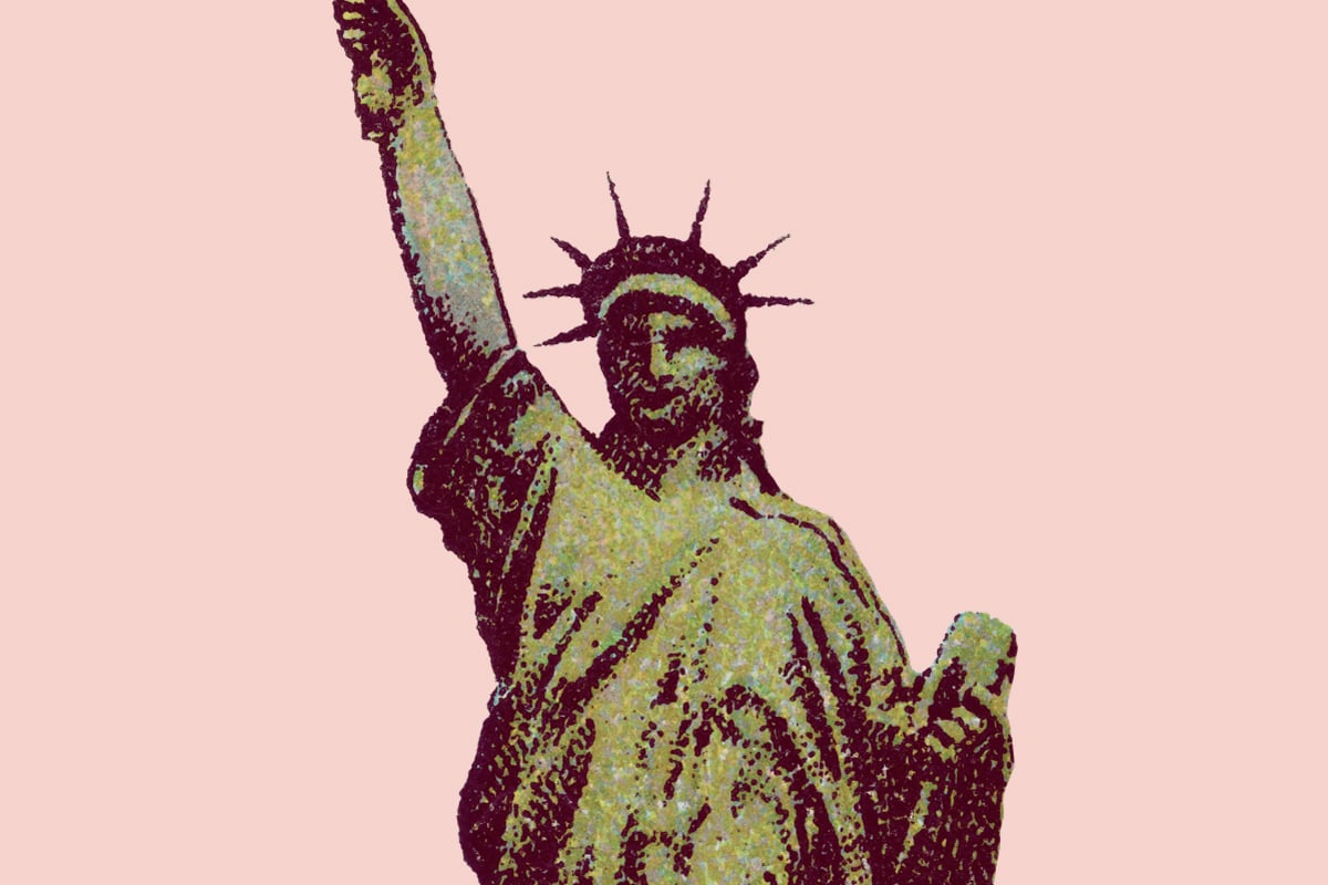 Den amerikanske frihetsgudinnen på rosa bakgrunn.