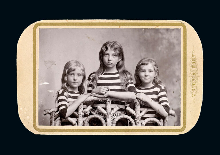 Sigrid Undset med søstre, 1894