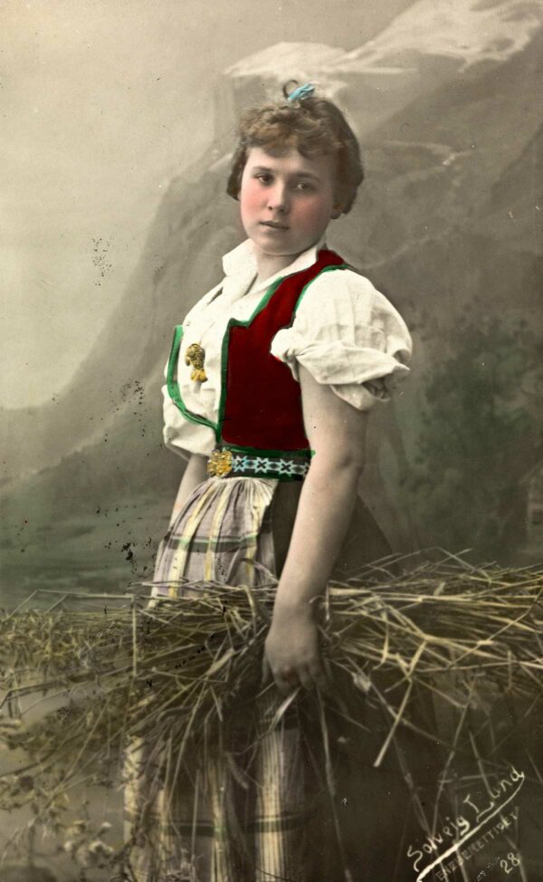 Kvinne i nasjonaldrakt, ca. 1909
